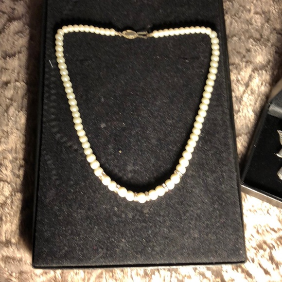 Pearl Necklace W/silver &Cubic accents & Pearl Pin - Picture 7 of 7